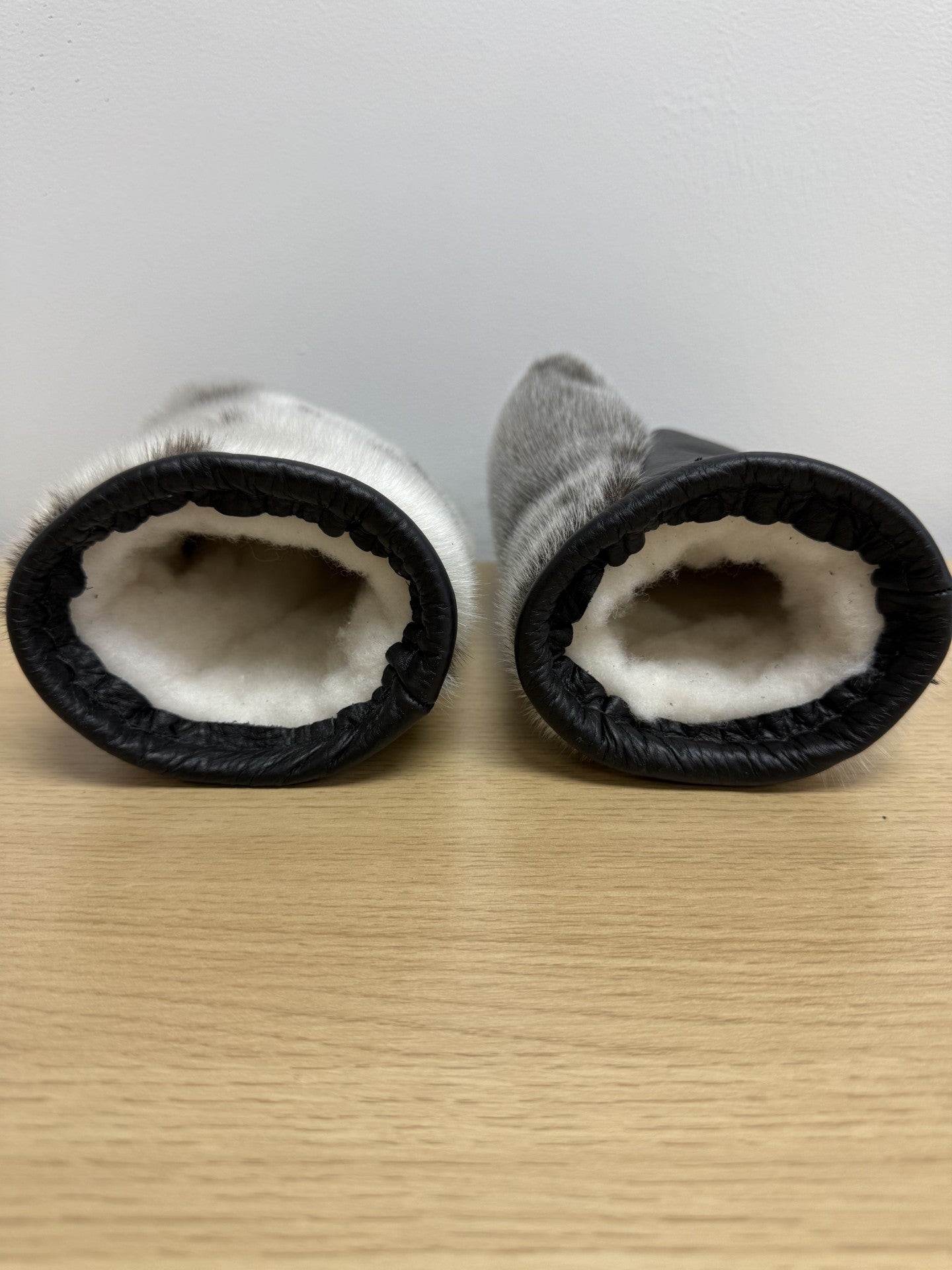 Short Cuff Seal Mitts