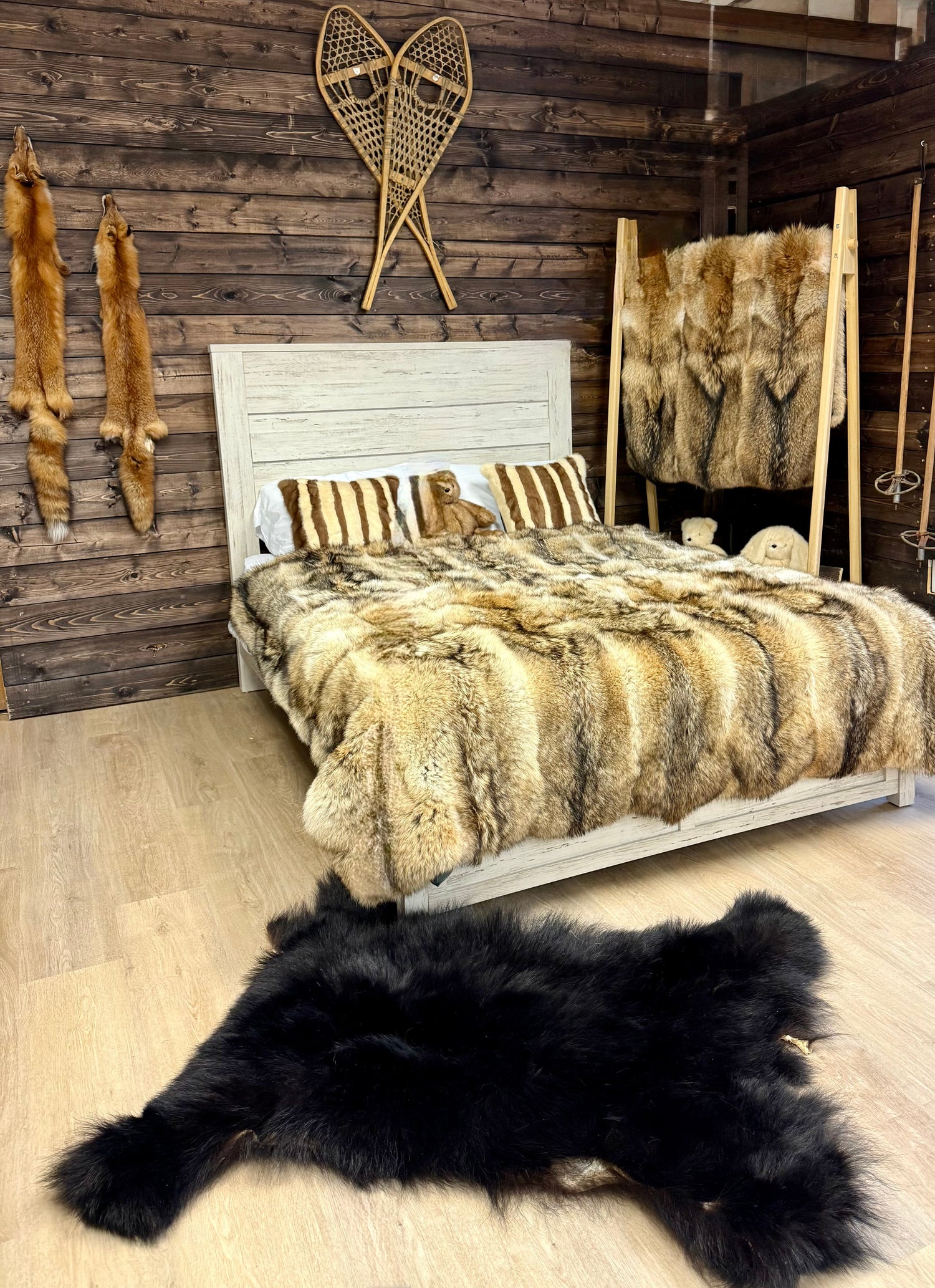Blankets & Pillows