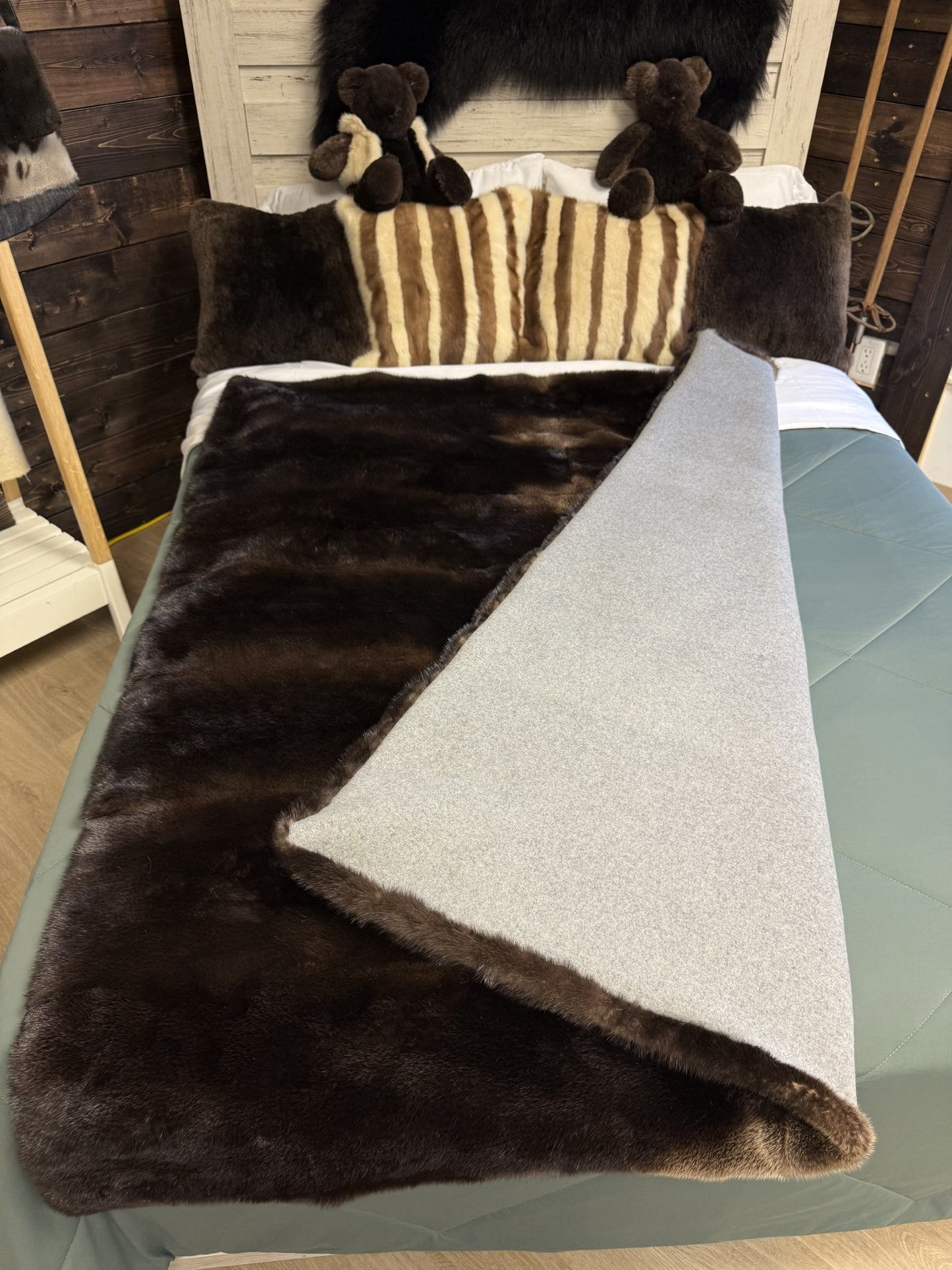 Otter Fur Throw Blanket