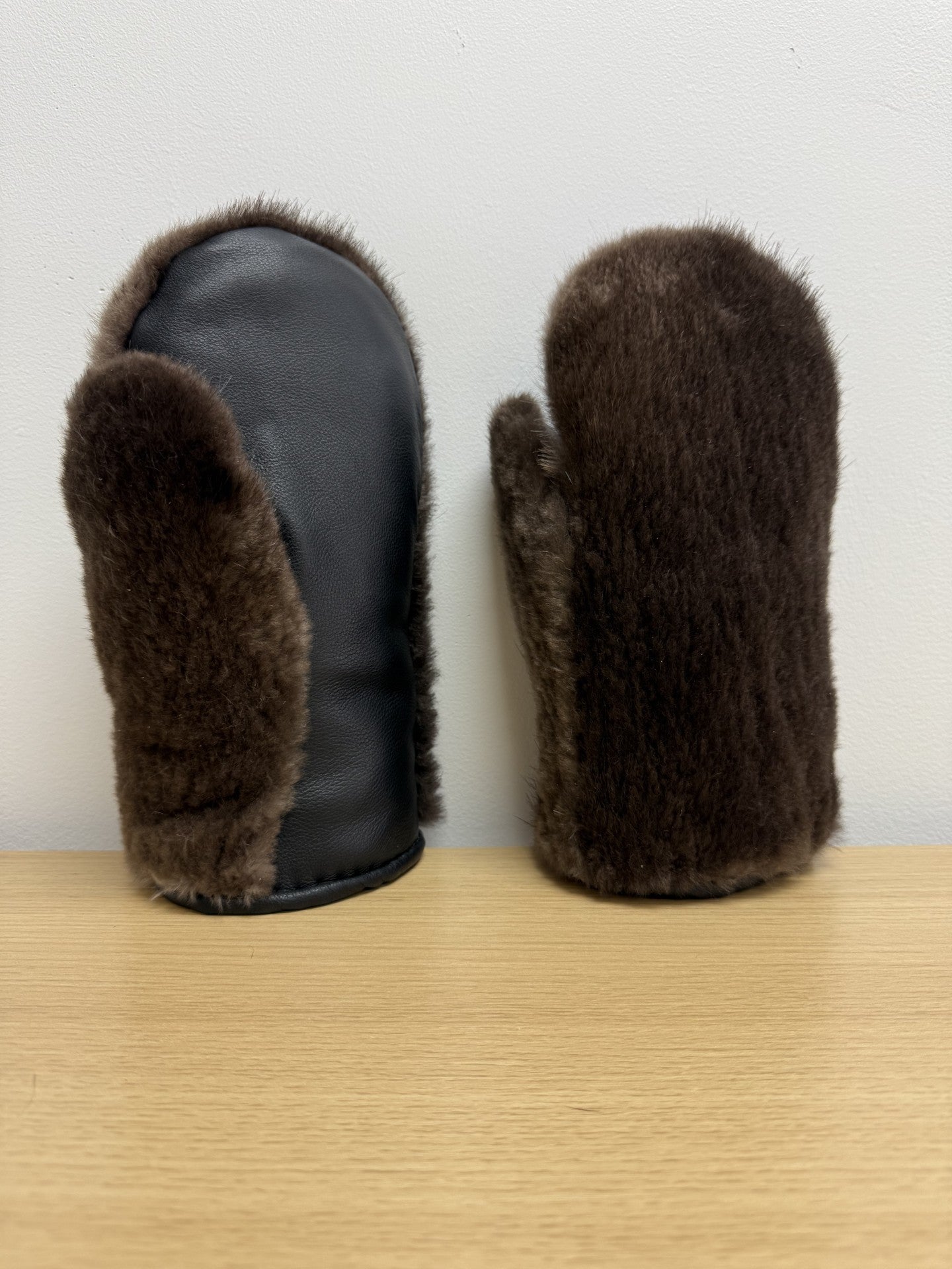 Short Cuff Sheared Beaver Mitts